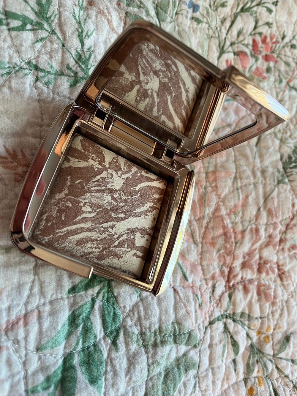 Hourglass Bronzer - Picture 3 of 4